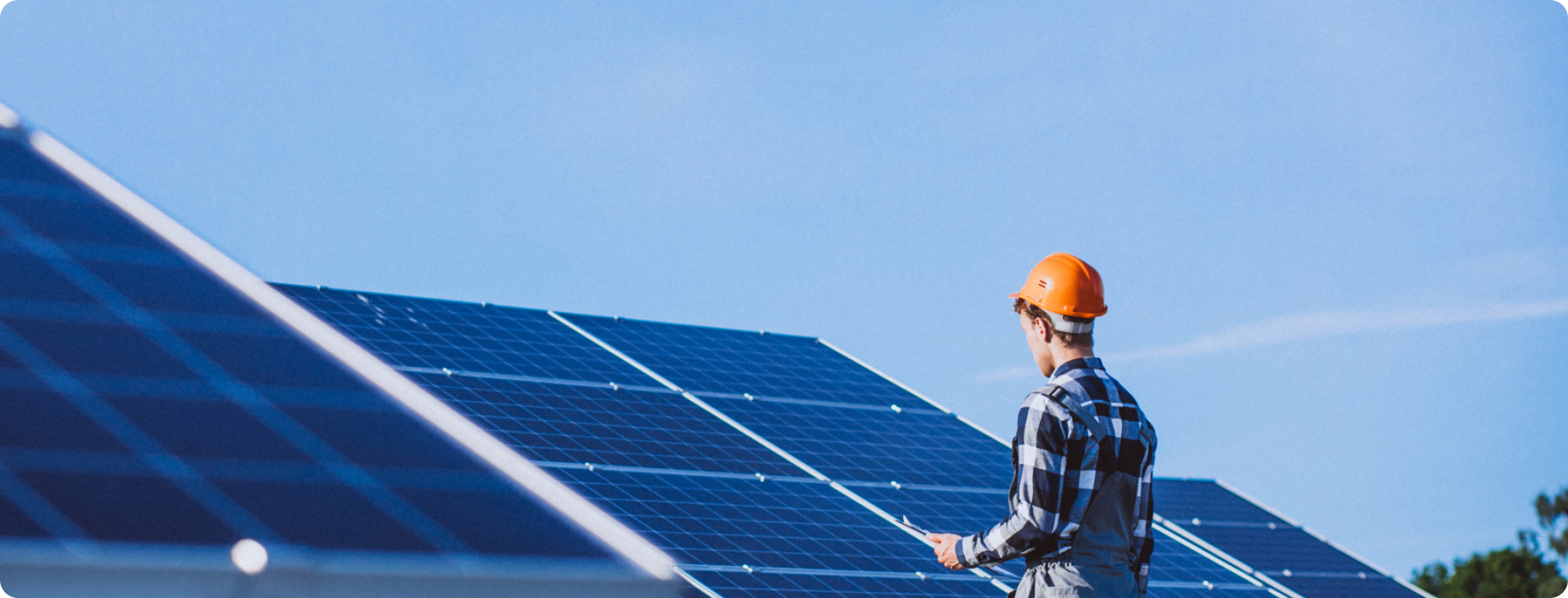 Монтажник ENVIO SOLAR на сонячній станції